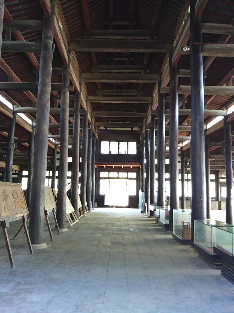 很像一条趴着的龙度娘上介绍说贡院主体建筑是由号舍,魁阁两组建筑