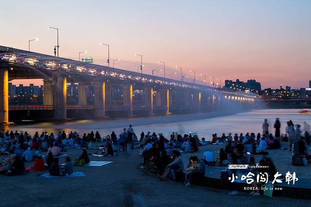 盘浦大桥月光彩虹喷泉