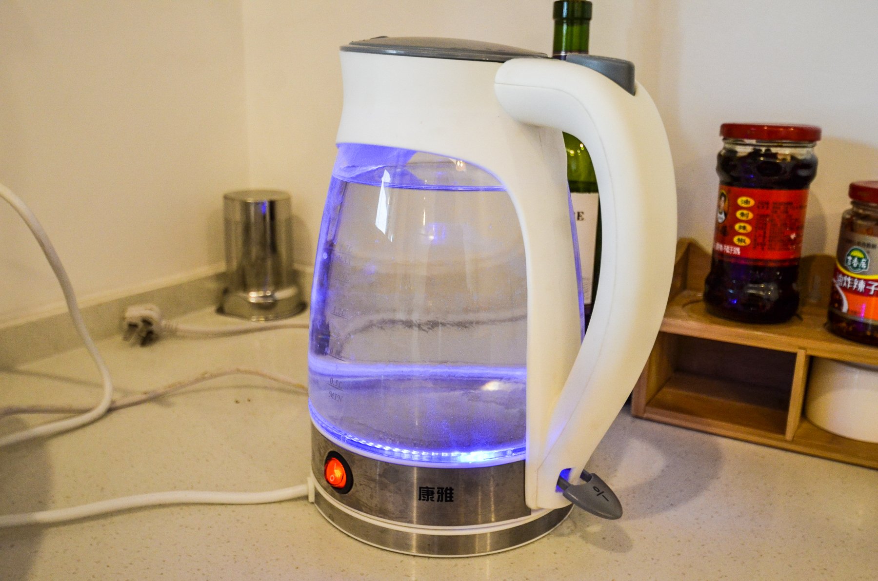 做完了饭,就开始烧壶开水,准备泡茶喝了.