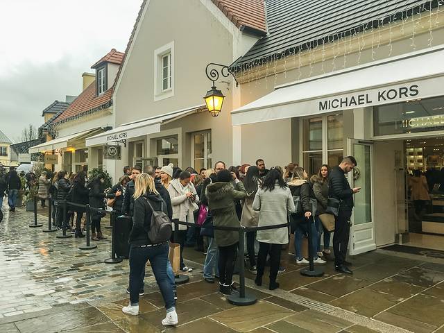 巴黎河谷购物村