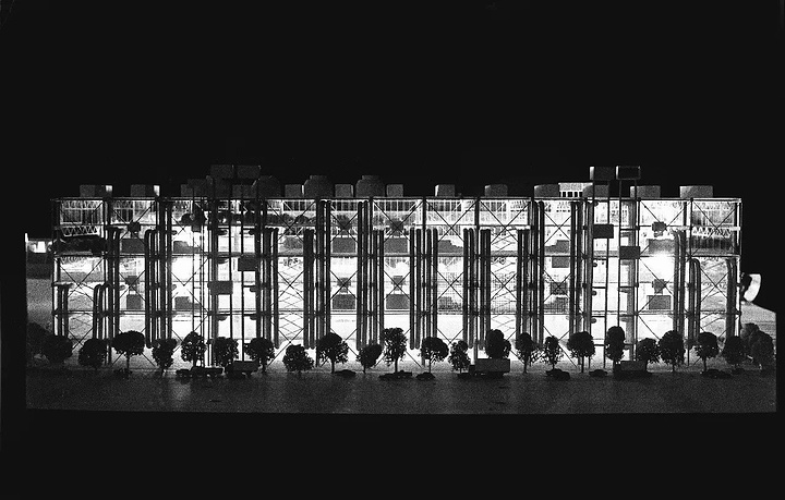 除了英国的泰特美术馆,另一个就是法国的蓬皮杜,这个管道林立,炼油厂