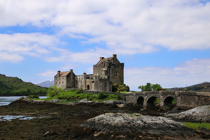 接下来的景点是爱伦多纳城堡,是苏格兰最有名的城堡,据说远远望去仿佛