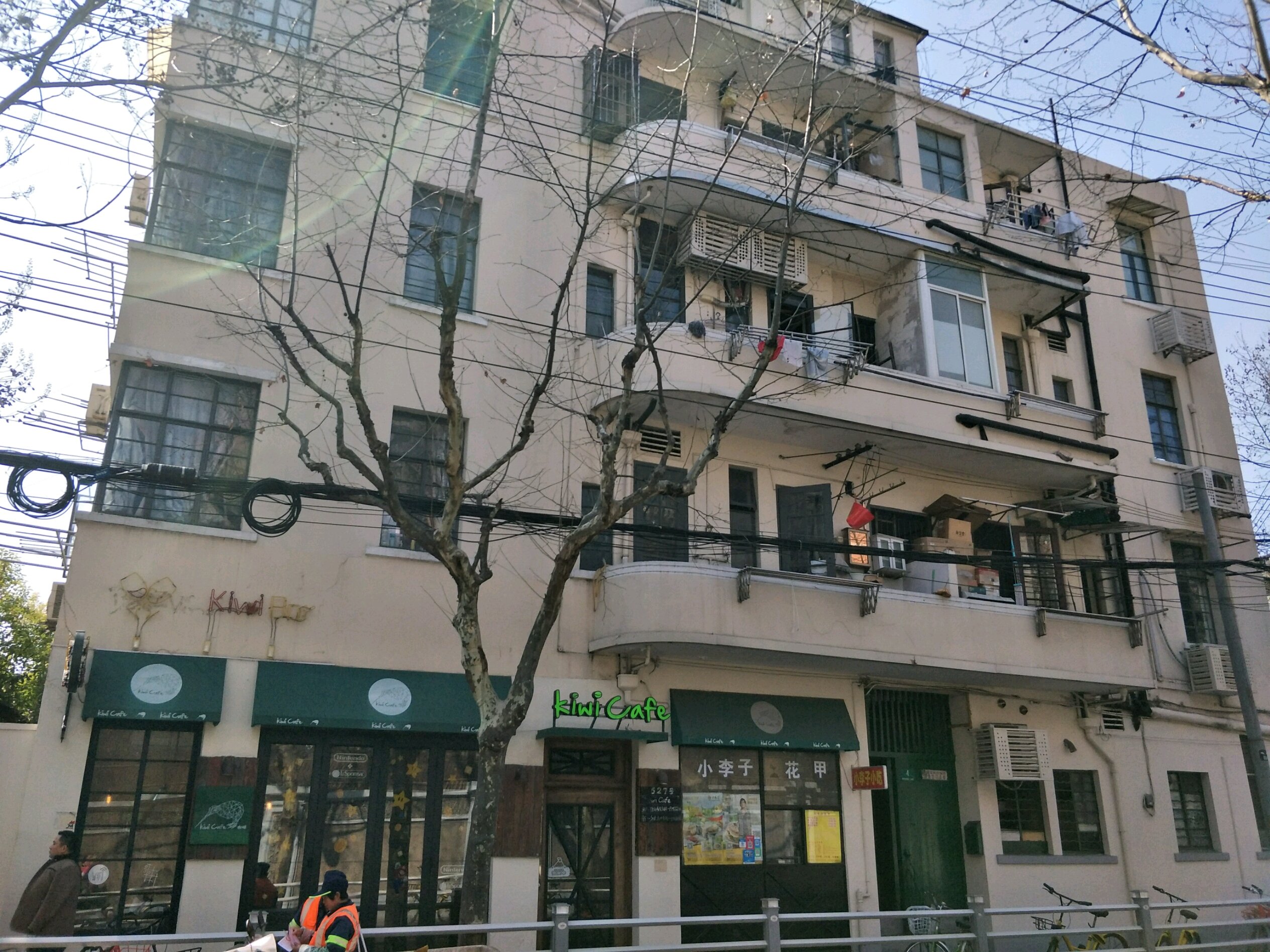 说到董家花园不得不提的就是它曾经的主人董浩云可以说这座董家花园