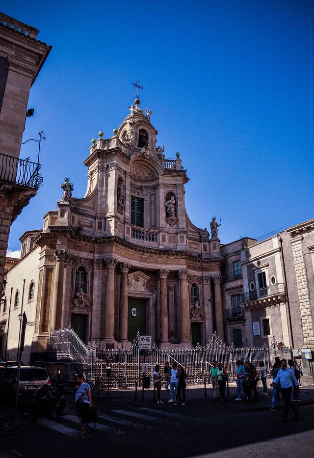 大教堂广场和圣阿加塔大教堂