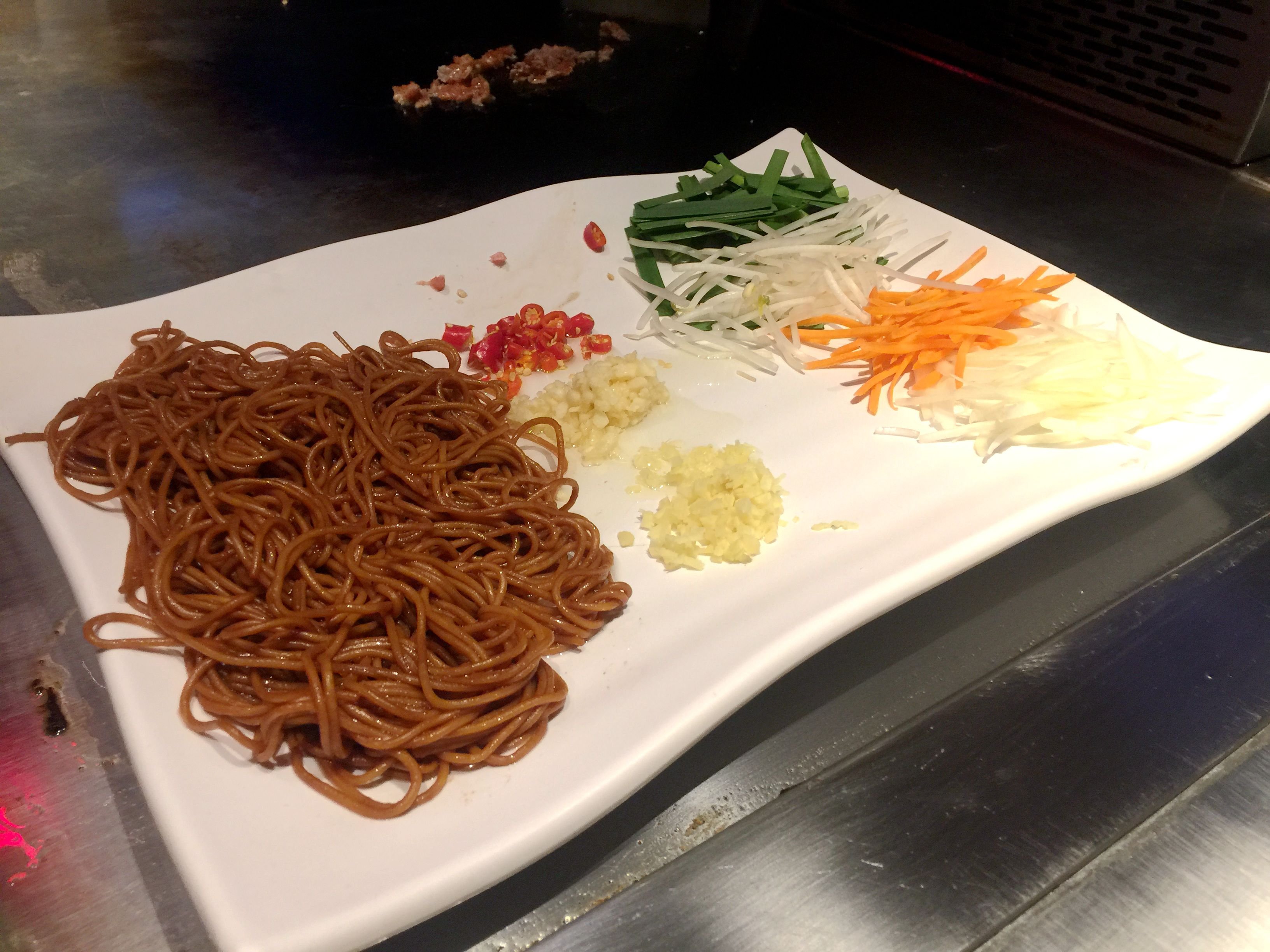 很辣非常油腻肉太老了飞鱼籽味道不是很重口感很好这家湘菜餐厅很辣很