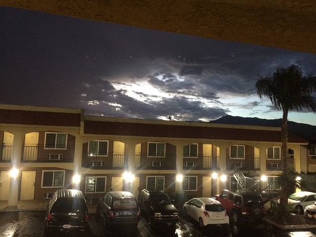 沙漠山奥特莱斯