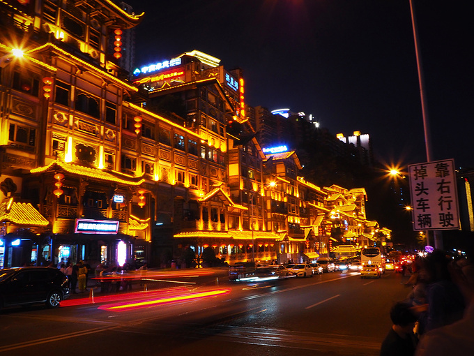 洪崖洞洪崖洞洪崖洞洪崖洞这一张是被阿姨乱入了.