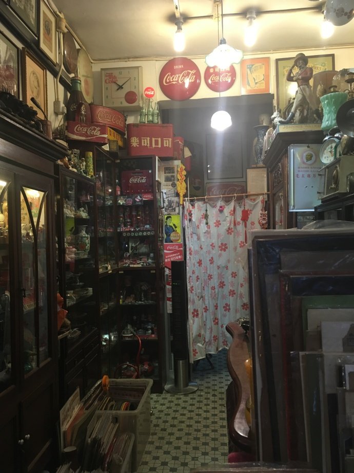 关前后街附近很多怀旧杂物,也是收藏癖的天堂