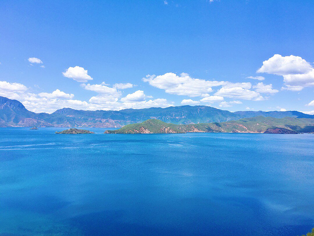 其实在泸沽湖不用太赶安静的看看风景才是对这里美景的最佳欣赏方式路