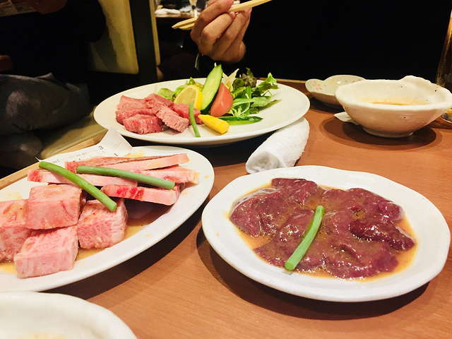 找了家评价很好的烤肉店--板前烧肉一斗。内脏