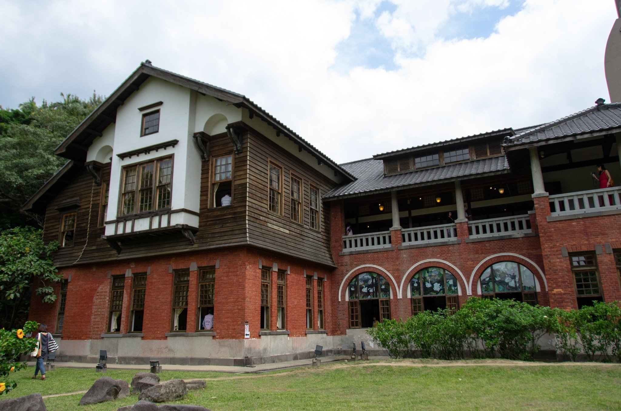 1997年,在热心人士的积极奔走下,被定为台湾三级文物古迹并改建为北投