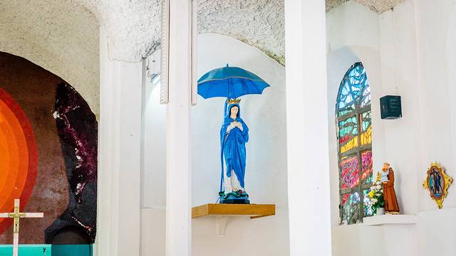 火山熔岩圣母教堂