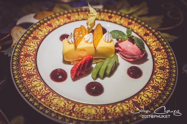 Le Versace rooftop lounge bar