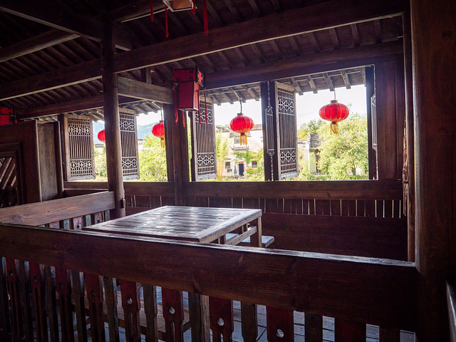 "同福客栈还有2楼,可以坐在这里休息,并且在这里看窗外的景色