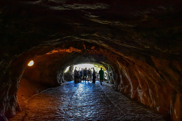 象山是象山公园最主要景点在爱情岛隔江相望山的形状