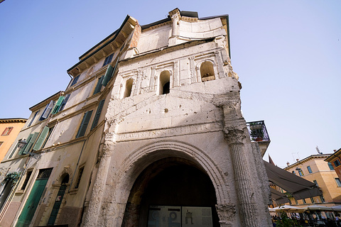 香草广场 Piazza delle Erbe旅游景点攻略图