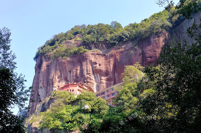 永安百丈巖:它是桃源洞景區的一部分,30餘處名勝,卻無需門票