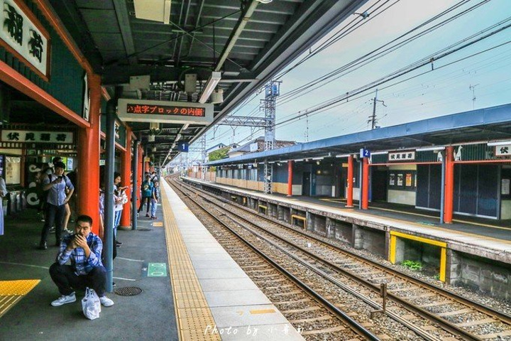 "现在要去车站坐车去清水寺了，又是一个在 京都 分量很重的地方。继续暴走，步行十分钟左右即可，然后_JR稻荷站"的评论图片