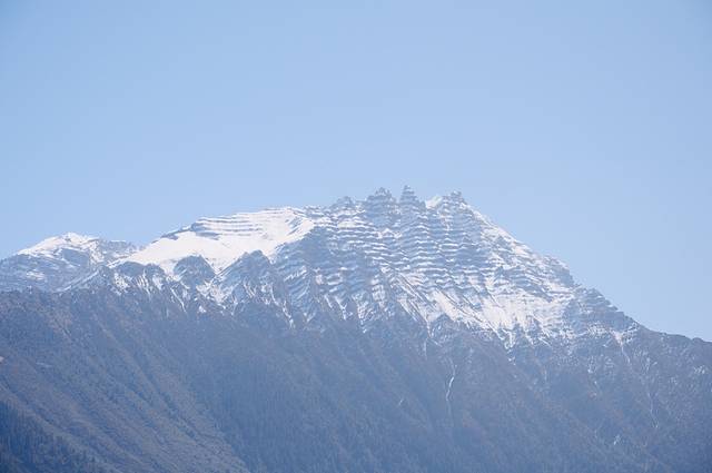盔甲山宋东巴热神山