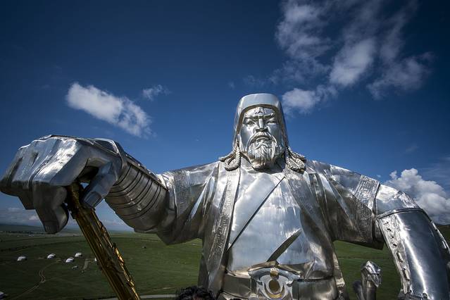 成吉思汗骑马雕像