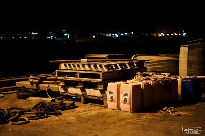 2017马尔代夫的机场也很小,落地以后步行出场