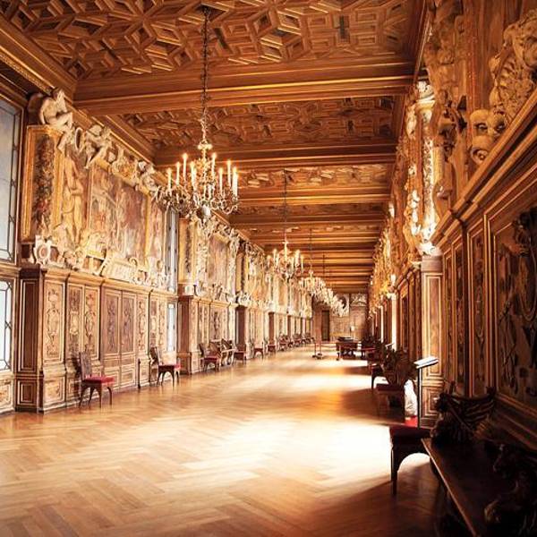 而来到枫丹白露宫,一定要去弗朗索瓦一世长廊走走,感受下跟大清朝以及