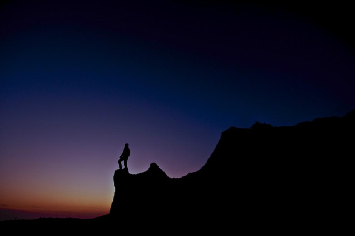 即使弥霞半掩后那浓郁的黑暗 也抵不住梦想的破晓