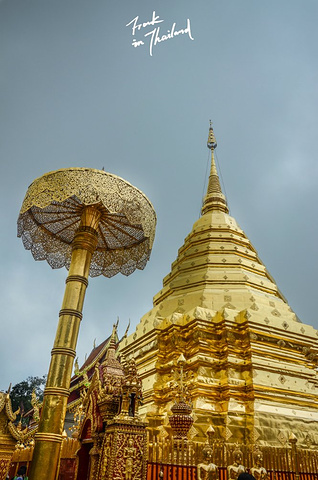 "...双龙寺，可惜天公不作美，只有微微的阳光，于是在镜头中留下了没有金光闪闪，但是仍旧金碧辉煌的寺庙_双龙寺"的评论图片