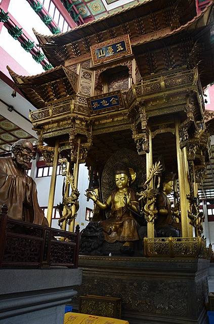 "灵隐四大名山铜殿",其高达12.