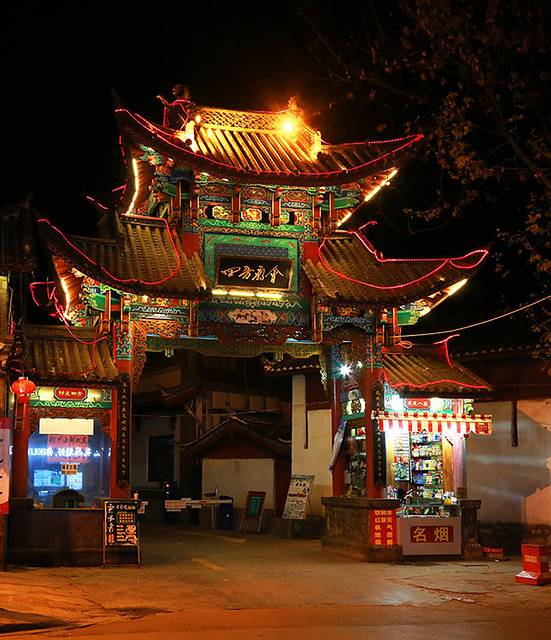 四方庙会门,这也是进入古城的大门