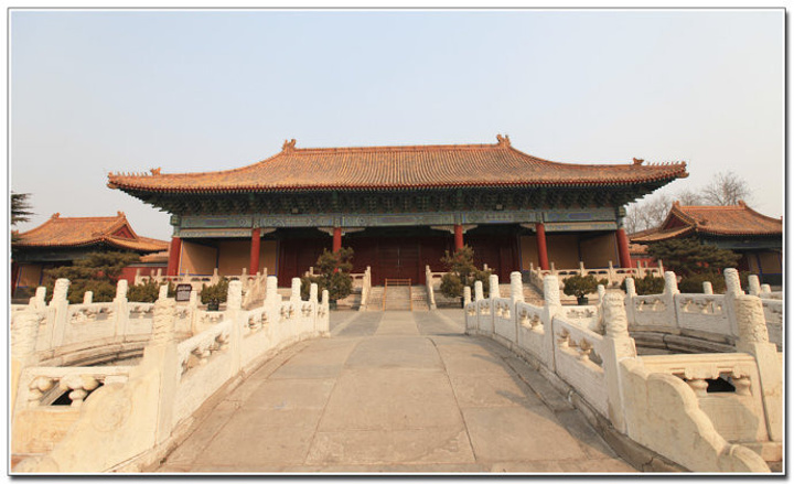 21这里现在少有游人 目前三殿里只有前殿是对外开放的 里面摆放着中华和钟 10元门票是可以参观这里的 北京市劳动人民文化宫 评论 去哪儿攻略