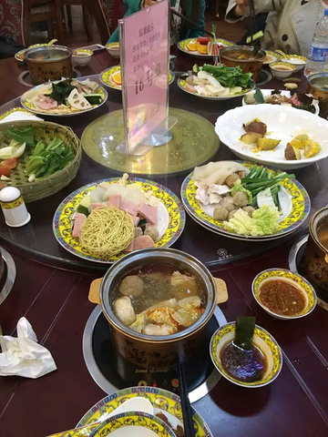 那些舞蹈真的很好看,还有唱歌的。从雪山下来