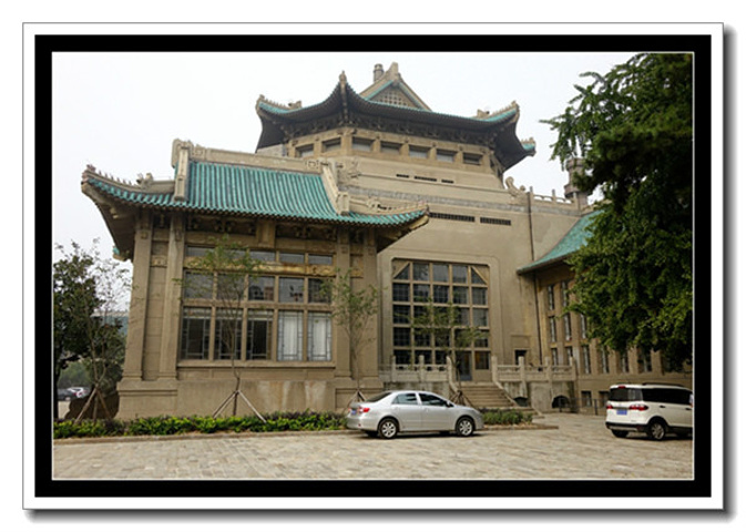 虽然不是樱花季,但民国时期的老建筑还是值得一看的_武汉大学"的