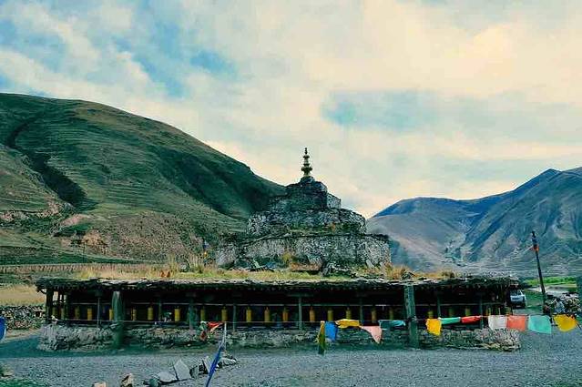 通天河渡口白塔