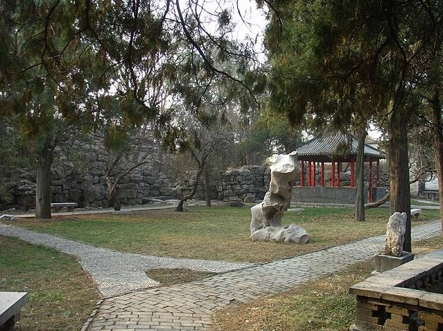 有一处被当地人称为"冯家花园"的偶园,它原是清初大学士,太子太溥冯溥