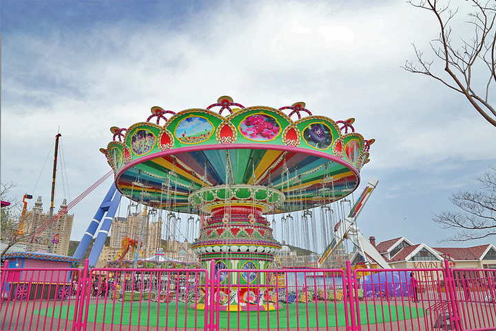 接下来是最好玩最欢乐最刺激的游乐园星海广场可是亚洲最大的广场要从