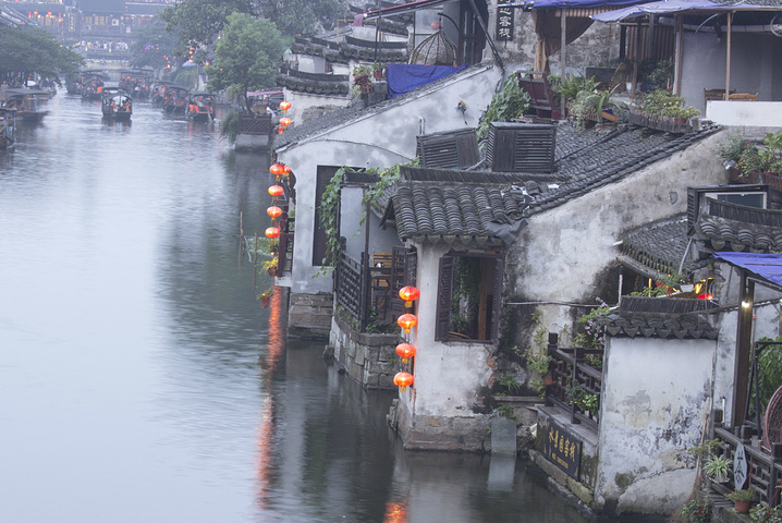 "夜晚乘游船游西塘也是不错的选择,看看夜景,体验一下江南水乡的感觉_烧香港"的评论图片