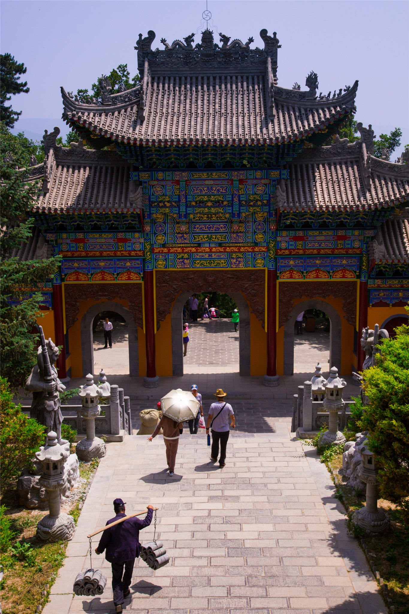 东台出来去法轮寺这座寺庙始建于唐代但现在看见的应该是92年重修修的