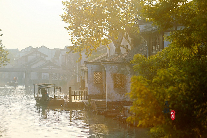 了很多人梦中的江南水乡引得无数的男男女女来这里寻找自己心中的风景