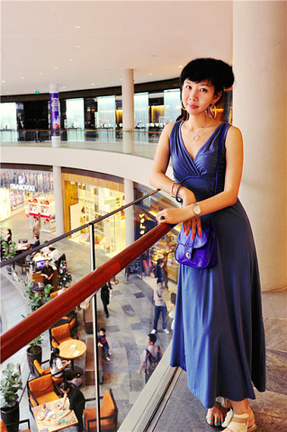 21最能吸引人的应该就是这个巨大的空中花园了吧 如果说常见的小型空中花园让你有一种 躲进小楼成一统 滨海湾金沙 评论 去哪儿攻略