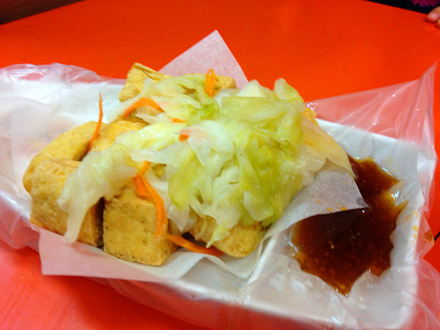 2017宁夏夜市以台湾小吃为主,例如蚵仔煎、鸡