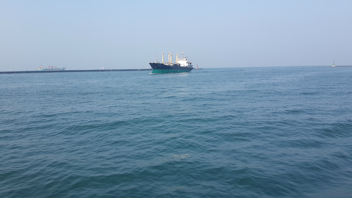 22这里的景色很美很美 海非常蓝 空气非常清新 海边的景色也很美丽 长廊上的长椅各式各样 造型非常独特 西子湾风景区 评论 去哪儿攻略