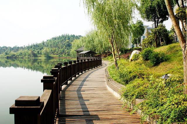 湖北嘉鱼山湖温泉周末休闲游