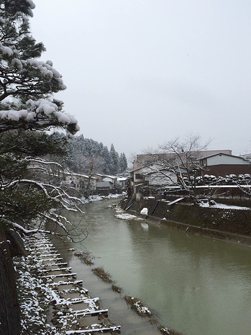 "神奇的是下起了雪，呈现出与昨日晶莹剔透完全不同的景色。天放晴啦_三町古街"的评论图片