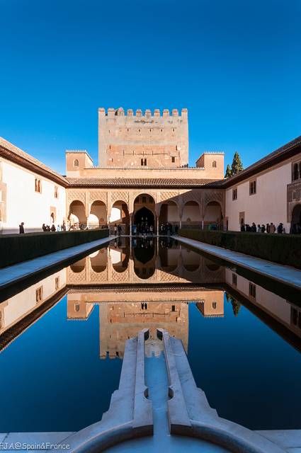 注意需要提前预订的时间至少半个小时到nasrid palaces前排队.