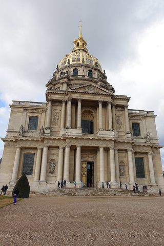 2017工作人员需要查看包里的东西,在这还发生