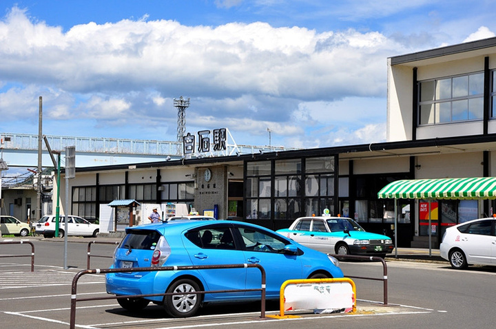 白石站前有出租车服务,虽然是个小站,但是也不用担心找不到车.