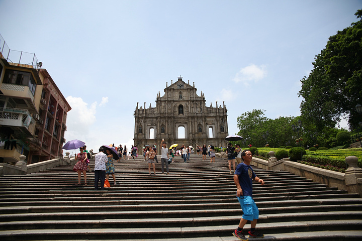 而大三巴牌坊后面澳门博物馆和大炮台来这玩的话建议预留34小时因为