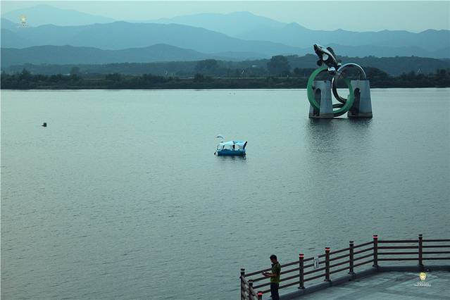 昭阳江少女铜像