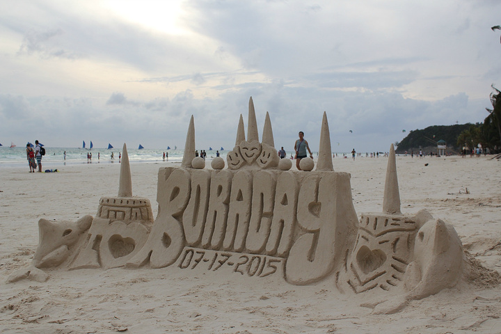 017和时而碧绿、时而湛蓝的海水构成一幅最美